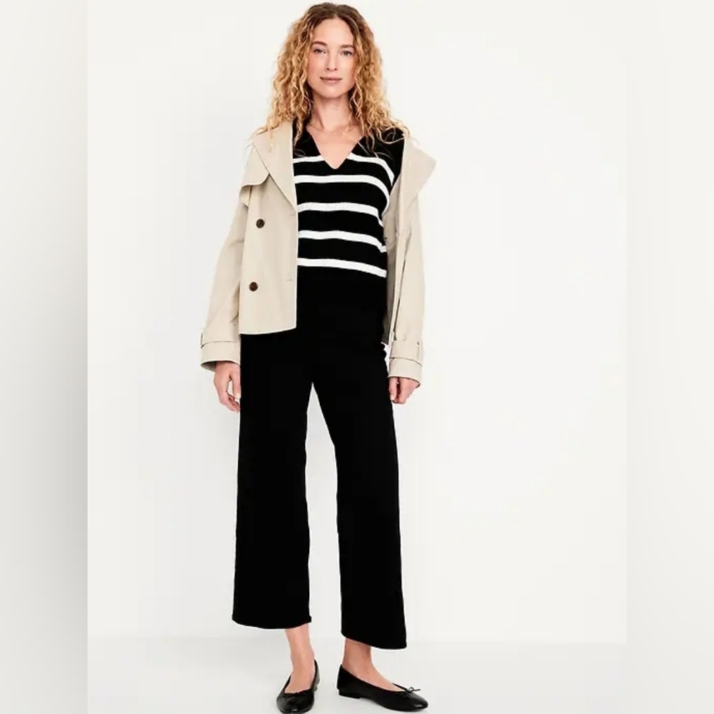 Old Navy High Rise Weekender Pull On Crop Wide Leg Jeans Black Size 4 NWT